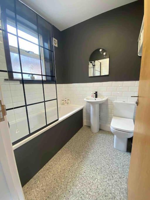 דירות אמסוורת' 1 Bed Flat With Parking Near Town Centre מראה חיצוני תמונה