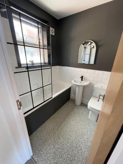 דירות אמסוורת' 1 Bed Flat With Parking Near Town Centre מראה חיצוני תמונה